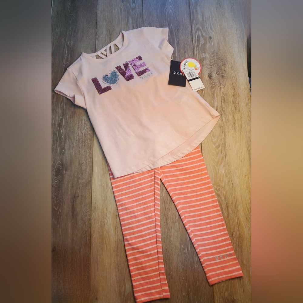 💖💖Girl's DKNY 2 piece heart embellished tee and leggings set Size 4